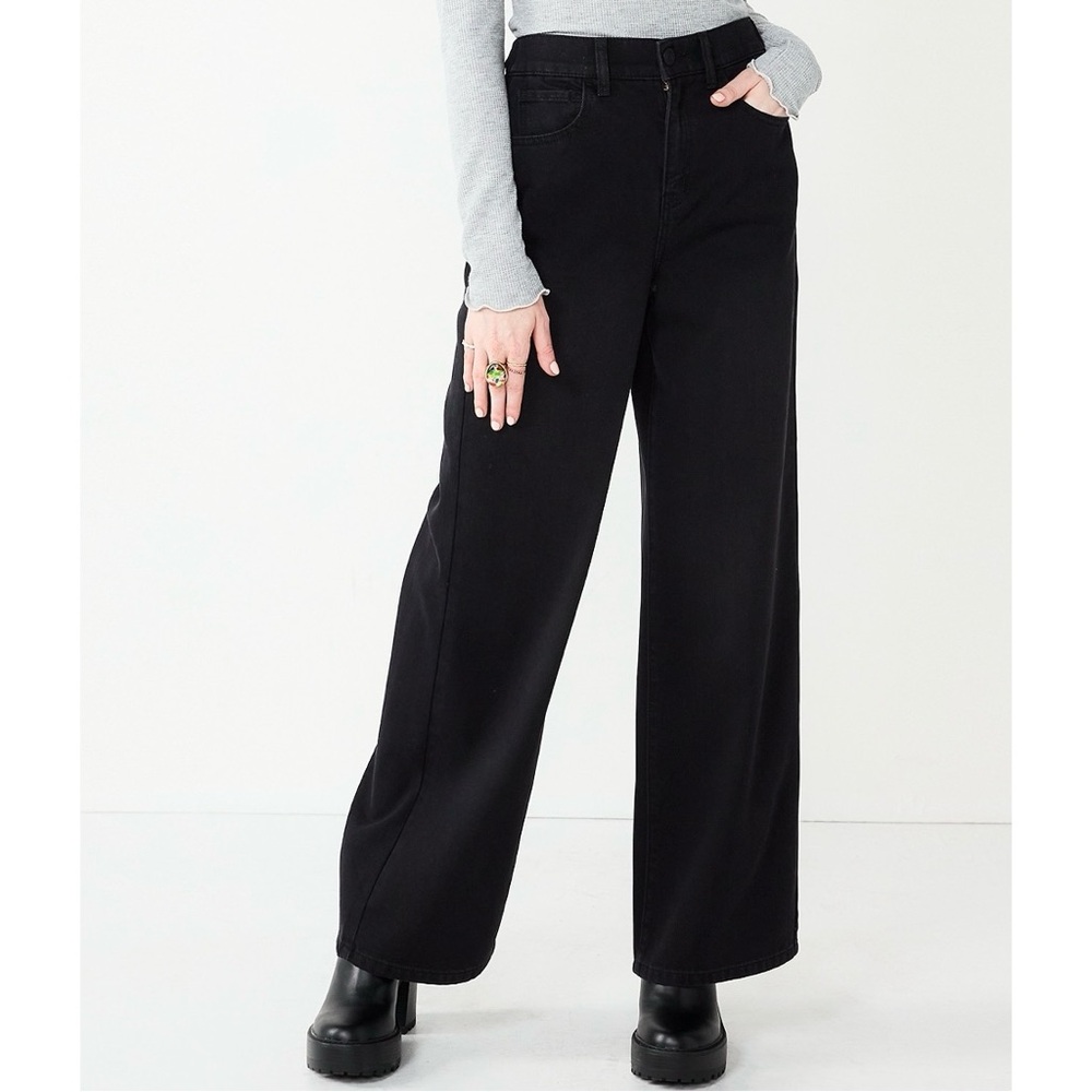 NWT SO Super High-Rise Wide Leg Jeans Black Juniors Size 3